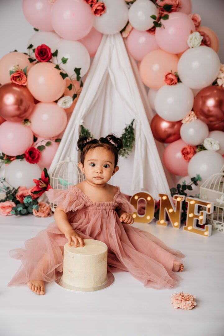 How to create a DIY Cake Smash / First Birthday Photoshoot at HOME • This  Mama Loves Life
